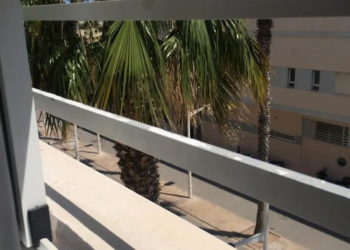 Guest house Malvarrosa Beach 2*