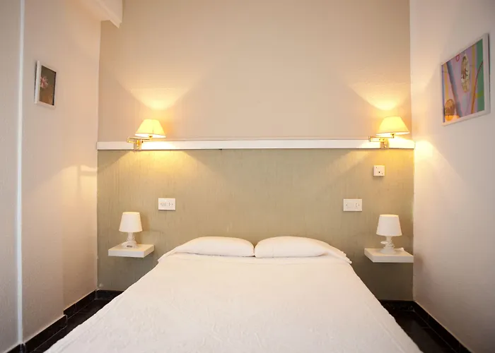 Malvarrosa Beach Guest house 2*