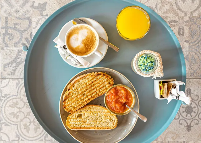 Guest house Malvarrosa Beach 2*